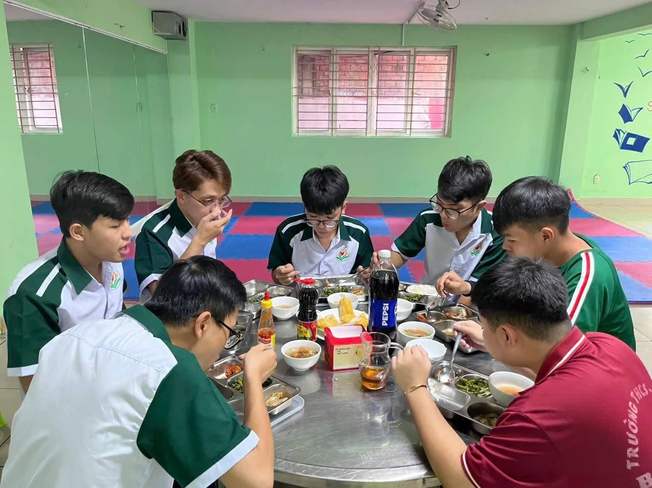 Bữa Trưa Dinh Dưỡng – Năng Lượng Cho Mỗi Ngày Học Tập!