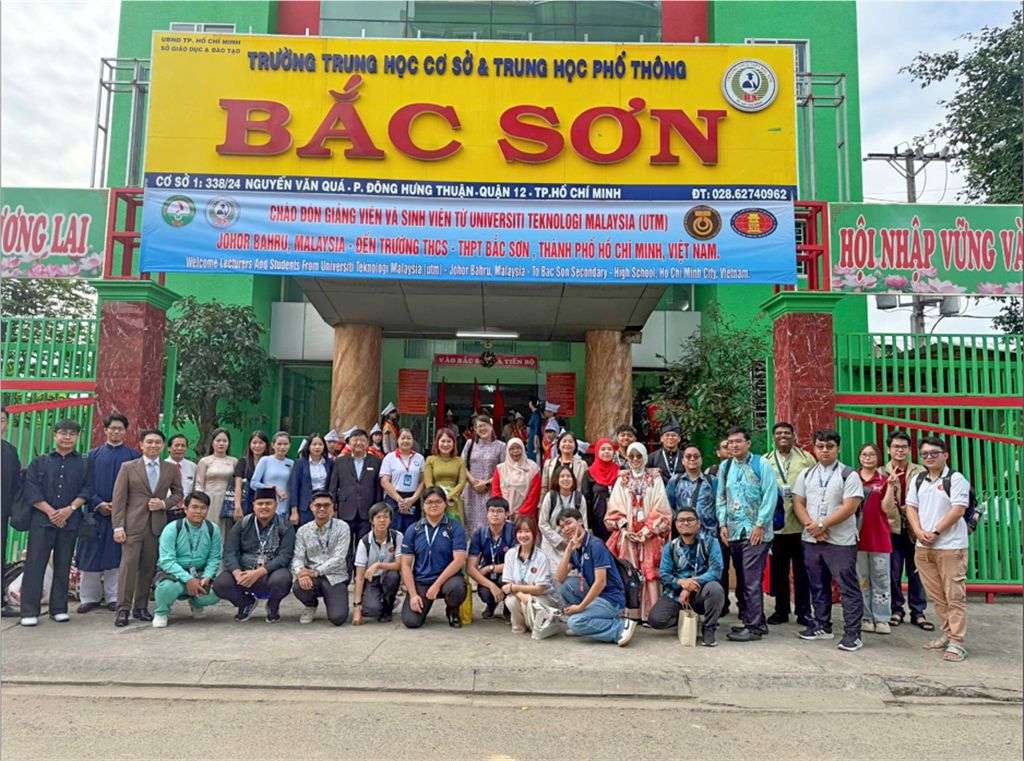 Trường THCS-THPT Bắc Sơn đón đoàn sinh viên Universiti Teknologi Malaysia (UTM) giao lưu học thuật - văn hoá trong chương trình REACH - Vietnam 2025