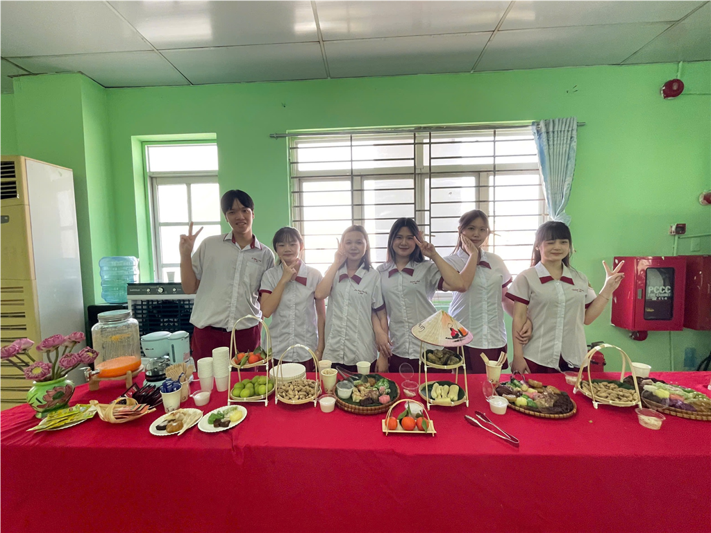 Trường THCS-THPT Bắc Sơn đón đoàn sinh viên Universiti Teknologi Malaysia (UTM) giao lưu học thuật - văn hoá trong chương trình REACH - Vietnam 2025