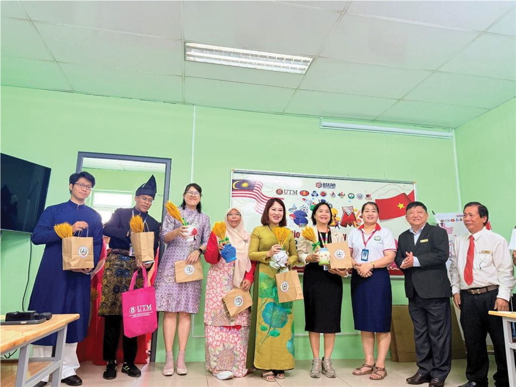 Trường THCS-THPT Bắc Sơn đón đoàn sinh viên Universiti Teknologi Malaysia (UTM) giao lưu học thuật - văn hoá trong chương trình REACH - Vietnam 2025