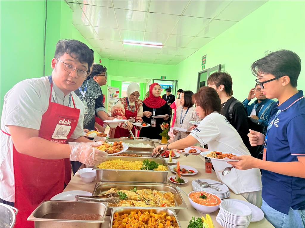 Trường THCS-THPT Bắc Sơn đón đoàn sinh viên Universiti Teknologi Malaysia (UTM) giao lưu học thuật - văn hoá trong chương trình REACH - Vietnam 2025