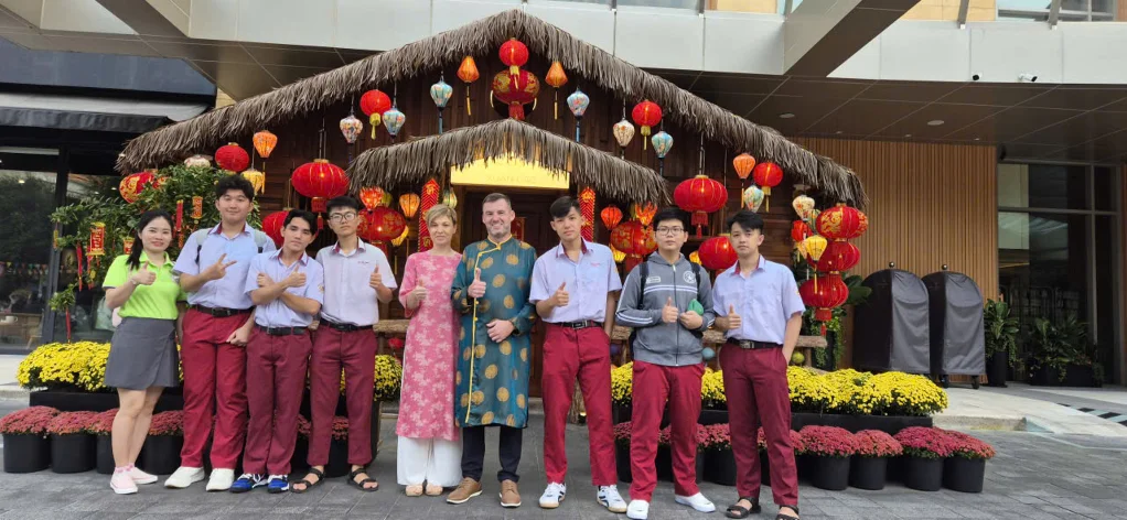 Sắc Xuân Trường Bắc Sơn 2026 - Khi tiếng Anh xuống phố