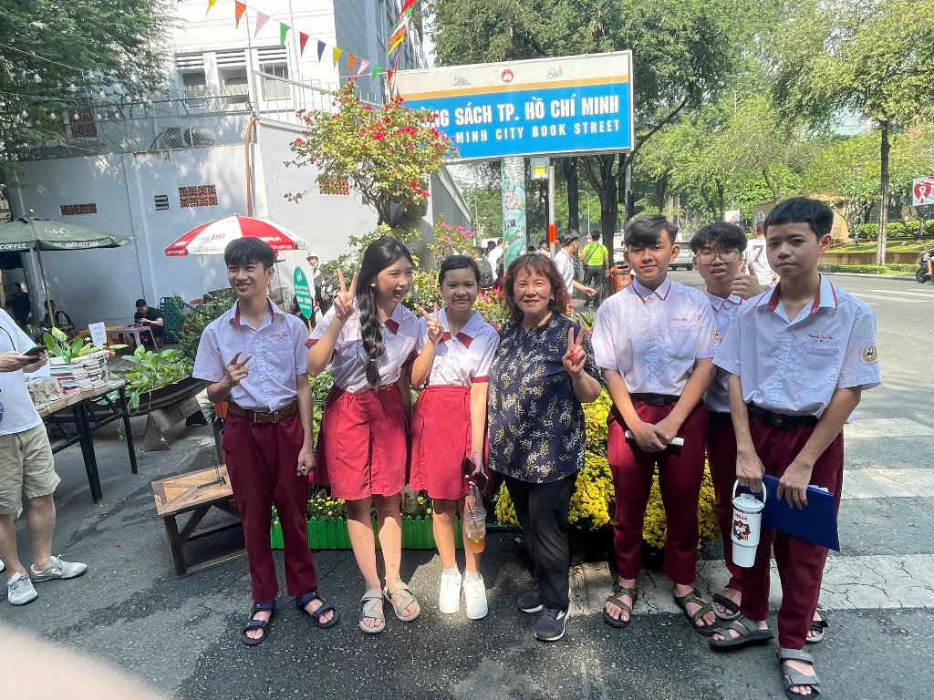 Sắc Xuân Trường Bắc Sơn 2026 - Khi tiếng Anh xuống phố