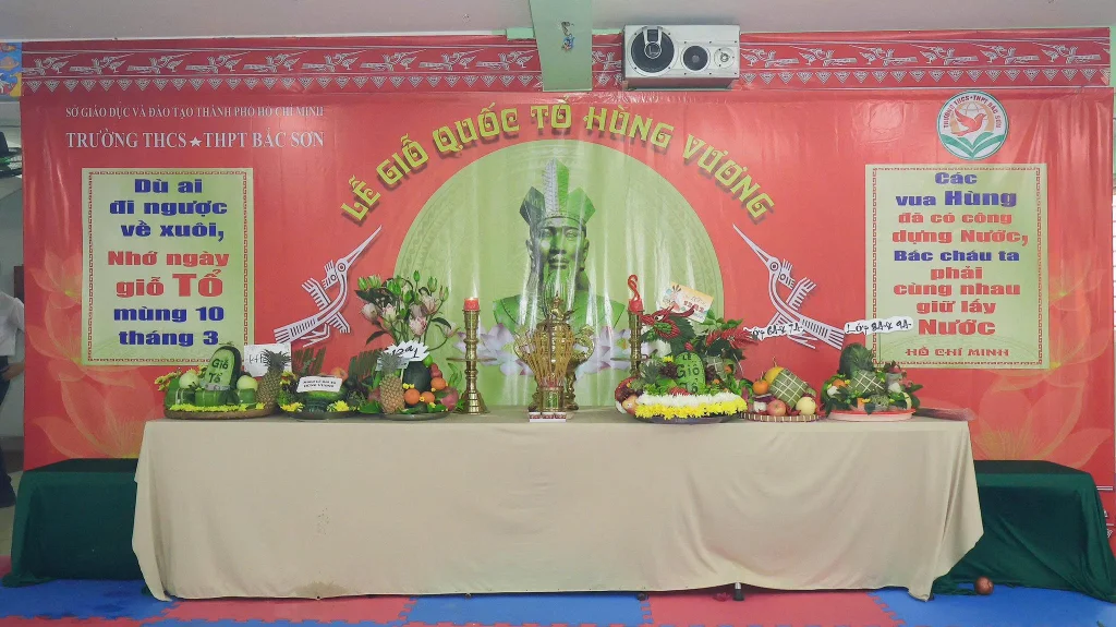 Trường THCS - THPT Bắc Sơn long trọng tổ chức lễ dâng hương, tưởng niệm nhân ngày Giỗ Tổ Hùng Vương