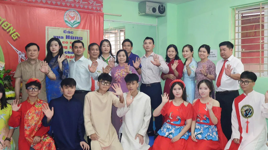 Trường THCS - THPT Bắc Sơn long trọng tổ chức lễ dâng hương, tưởng niệm nhân ngày Giỗ Tổ Hùng Vương