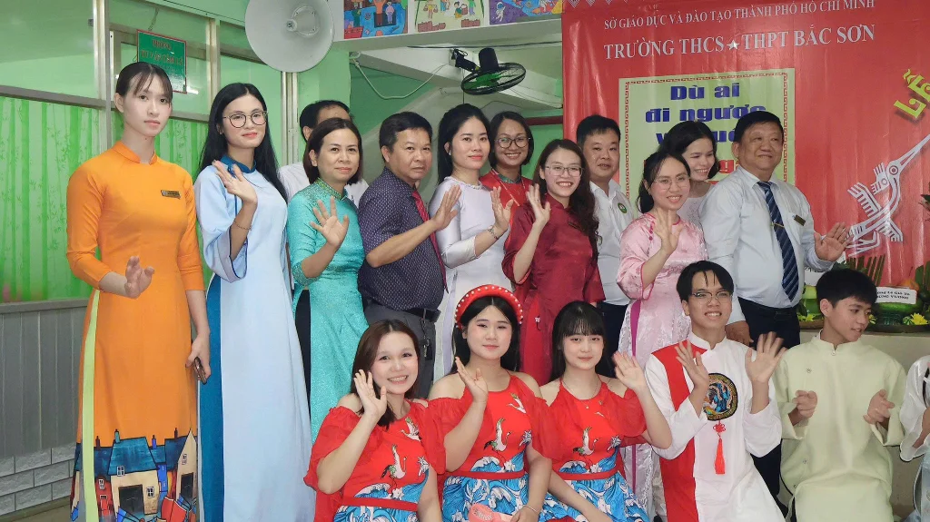 Trường THCS - THPT Bắc Sơn long trọng tổ chức lễ dâng hương, tưởng niệm nhân ngày Giỗ Tổ Hùng Vương