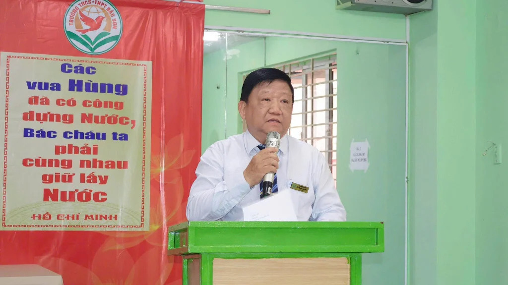 Trường THCS - THPT Bắc Sơn long trọng tổ chức lễ dâng hương, tưởng niệm nhân ngày Giỗ Tổ Hùng Vương