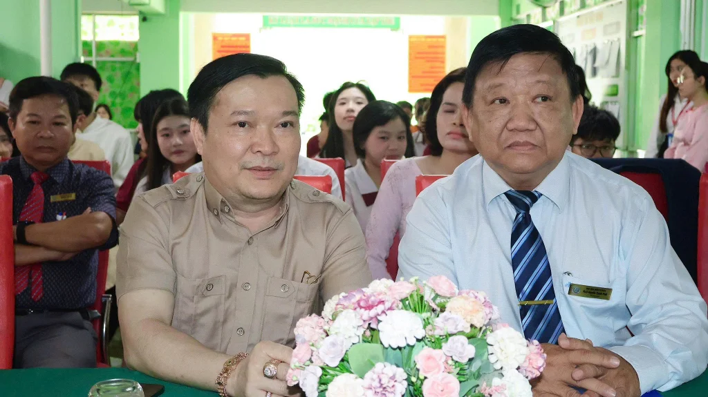 Trường THCS - THPT Bắc Sơn long trọng tổ chức lễ dâng hương, tưởng niệm nhân ngày Giỗ Tổ Hùng Vương