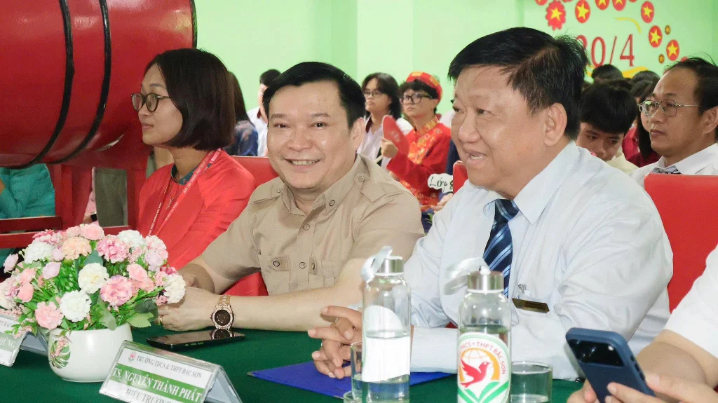 Trường THCS - THPT Bắc Sơn long trọng tổ chức lễ dâng hương, tưởng niệm nhân ngày Giỗ Tổ Hùng Vương