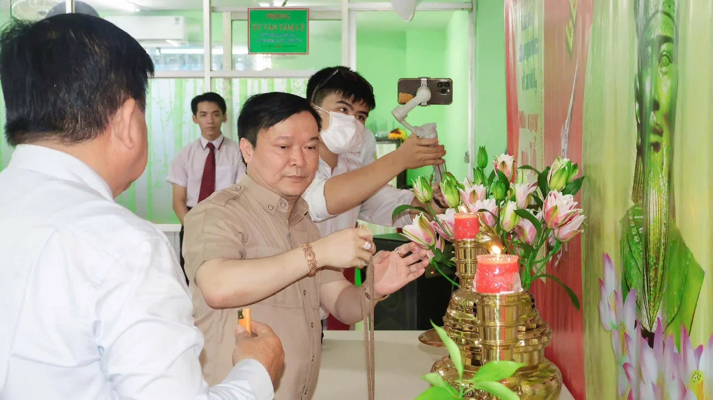 Trường THCS - THPT Bắc Sơn long trọng tổ chức lễ dâng hương, tưởng niệm nhân ngày Giỗ Tổ Hùng Vương