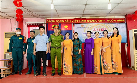 Thực hiện Kế hoạch liên tịch về việc ký kết Chương trình phối hợp hoạt động giữa Ban An toàn Giao thông phường Đông Hưng Thuận và Trường Bắc Sơn